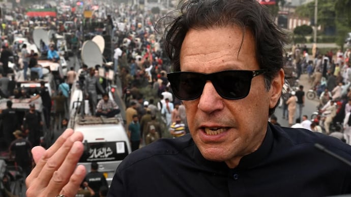 Imran Khan Shot And Injured During Azaadi Rally