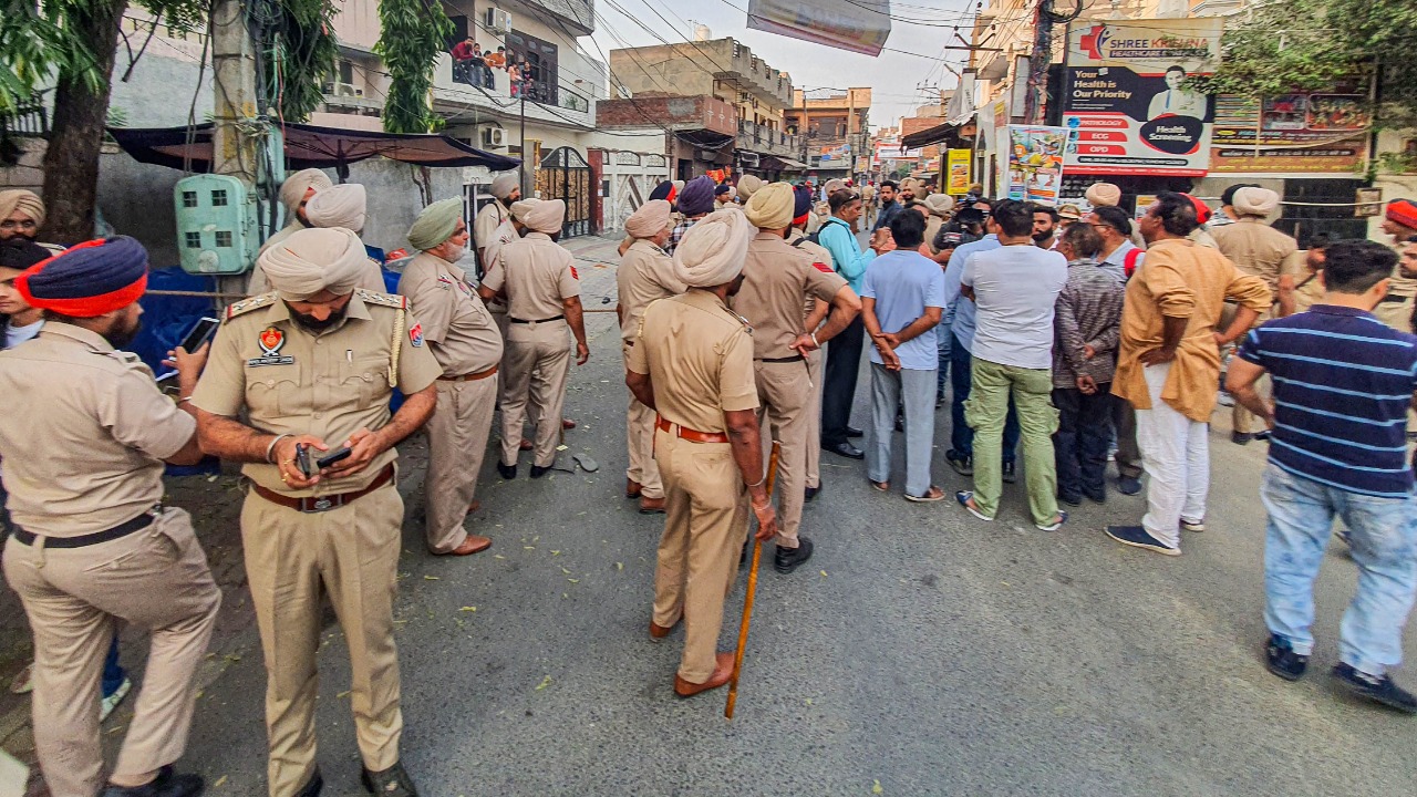Shiv Sena Leader Sudhir Suri Shot At in Punjab's Amritsar